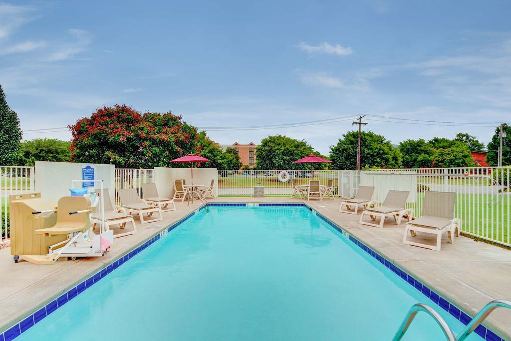 Hotel 6 Midwest City, Ok - 2*